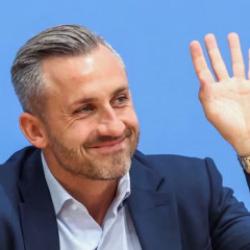 AfD: G&ouml;&ccedil;menleri silah zoruyla sınır dışı edeceğiz