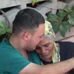 Antalya'da korkutan yangın: Anne oğul g&ouml;zyaşlarıyla buluştu