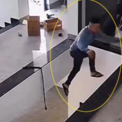 Vietnam'da akılalmaz kaza: Telefona bakarken metrelerce aşağı d&uuml;şt&uuml;!