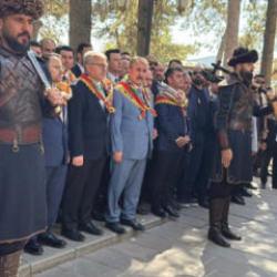 Bakan G&uuml;rlek, Ertuğrul Gazi T&uuml;rbesini ziyaret etti
