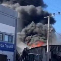 Balıkesir'de plastik fabrikasında yangın
