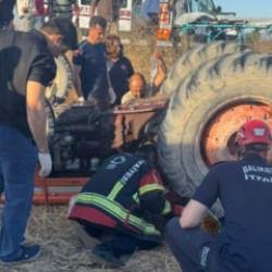 Balıkesir&rsquo;de trakt&ouml;r ve otomobil kaza yaptı 2 yaralı