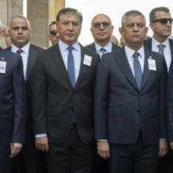 &Ouml;zg&uuml;r &Ouml;zel'e b&uuml;y&uuml;k şok! Yeni Parti&rsquo;de 6 vekil CHP&rsquo;ye d&ouml;n&uuml;ş sinyali verdi