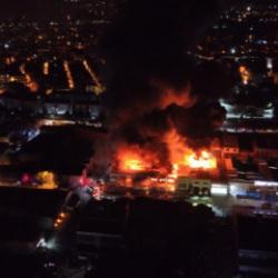 Eskişehir&rsquo;de korkutan yangın! Yapı malzemeleri satan iş yeri alevlere teslim