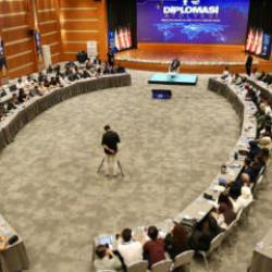 İstanbul&rsquo;da gen&ccedil;ler i&ccedil;in &ldquo;Diplomasi At&ouml;lyesi&rdquo;
