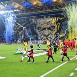 Fenerbah&ccedil;e taraftarından Şampiyonlar Ligi'nde koreografi! 'Ava geri d&ouml;nd&uuml;'