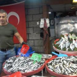 Fiyatlar d&uuml;ş&uuml;şte! Hamsi 150, palamut 100 TL