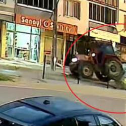 Fren yerine gaza bastı, dehşet sa&ccedil;tı! Feci kaza kamerada