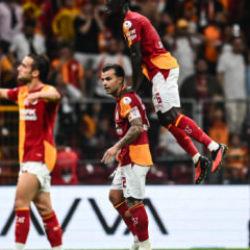 Galatasaray S&uuml;per Lig'de haftayı lider kapattı