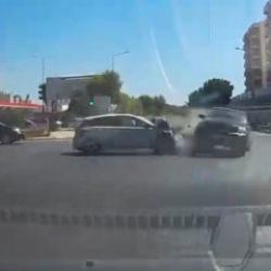 "Gıdıklama kaza yaparız" dedi, 3 saniye sonra kaza yaptı