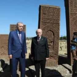 Hira Dağı kadar M&uuml;sl&uuml;man olduğumuz i&ccedil;in Tanrı Dağı kadar T&uuml;rk&rsquo;&uuml;z