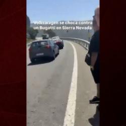 İspanya&rsquo;da dudak u&ccedil;uklatan kaza: Freni tutmayınca milyon dolarlık otomobile &ccedil;arptı