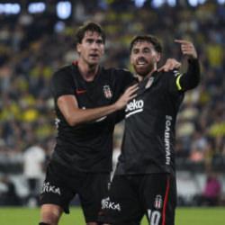 Kartal derbide g&uuml;ld&uuml;, zirvede hesaplar değişti! S&uuml;per Lig'de sonu&ccedil;lar ve puan durumu