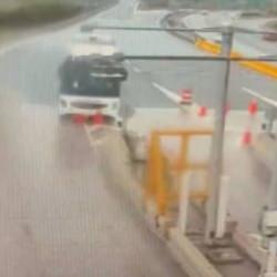 Kuzey Marmara Otoyolu'ndaki kaza anı kamerada