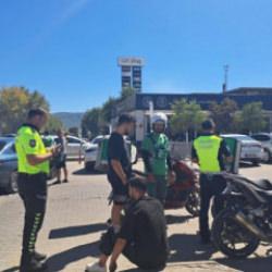 Menteşe'de motosiklet ve otomobil &ccedil;arpıştı: 1 yaralı