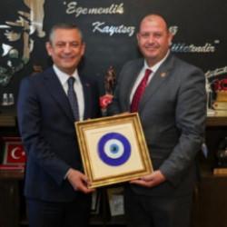 &Ouml;zg&uuml;r &Ouml;zel 'İ&ccedil;işleri Bakanlığı yapar' demişti Nil&uuml;fer Sezer ve 2 kadından &ccedil;arpıcı ifadeler