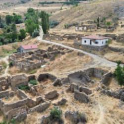 Sivas'ta koca k&ouml;yde bir aile yaşıyor! İlle de g&ouml;&ccedil; etmiyorlar 