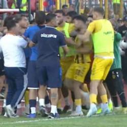 TFF 3. Lig'de saha karıştı! Oyuncular birbirine girdi ma&ccedil; tatil edildi