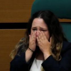 &Uuml;sk&uuml;dar'da nefes kesen se&ccedil;im: Se&ccedil;imi kaybeden CHP'li meclis &uuml;yesi h&uuml;ng&uuml;r g&uuml;ng&uuml;r ağladı