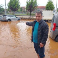 Rize'de sel felaketi! İki g&uuml;n &ouml;nce aldığı ara&ccedil; sular altında kaldı 