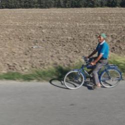 85 yaşındaki Hacı dede, g&uuml;nde 20 kilometre pedal &ccedil;eviriyor