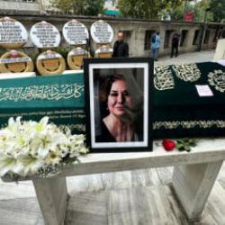 G&uuml;lsen Tuncer son yolculuğuna uğurlandı