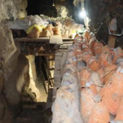 Karaman'da mağaraya beyaz giriyor, kırmızı &ccedil;ıkıyor! Kilogramı bin 700 TL'yi buldu 