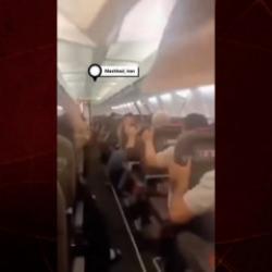 İran'da g&ouml;ky&uuml;z&uuml;nde dehşet: İniş takımı patlayan u&ccedil;ağın tavanı &ccedil;&ouml;kt&uuml;!