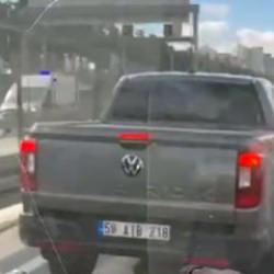 Ambulansa yol vermeyen s&uuml;r&uuml;c&uuml;ye 46 bin TL ceza: Ehliyeti ve arabası da gitti
