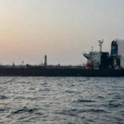 H&uuml;rm&uuml;z&rsquo;de tanker alarmı: 23 m&uuml;rettebat kurtarıldı, 2 kişi kayıp
