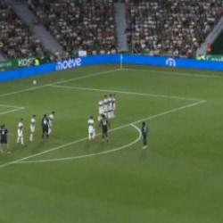 Arda G&uuml;ler'den serbest vuruşta enfes gol! T&uuml;m stat ayağa kalktı