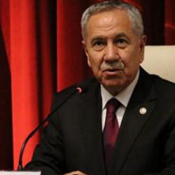 Arın&ccedil;, &ldquo;Davutoğlu&rsquo;nun yanındayım&rdquo; diyerek Erdoğan&rsquo;ın karşısında pozisyon almıştır; yazık