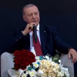 Cumhurbaşkanı Erdoğan, Resul Dindar&rsquo;ın t&uuml;rk&uuml;lerine eşlik etti