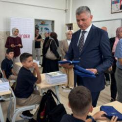 Ey&uuml;psultan&rsquo;da &ouml;ğrencilerin y&uuml;z&uuml;n&uuml; g&uuml;ld&uuml;ren proje! 13 okulda &ldquo;Aramıza Hoş Geldin&rdquo; s&uuml;rprizi