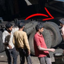 Hindistan'da kamyon lastiğine yanlış m&uuml;dahale &ouml;l&uuml;m getirdi!