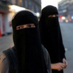 İtalya'da okullarda burka yasağı hazırlığı: Velilere dil &ouml;ğrenme zorunluluğu getiriliyor