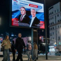 Moskova'da g&ouml;zler sandıklarda...Se&ccedil;im perdesi a&ccedil;ıldı: 111 milyon se&ccedil;men oy kullanacak