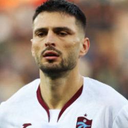 Trabzonspor'un tecr&uuml;beli yıldızı Galatasaray ma&ccedil;ı &ouml;ncesi ameliyat oldu