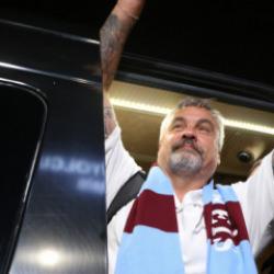 Trabzonspor'un yeni teknik direkt&ouml;r&uuml; Trabzon'a geldi