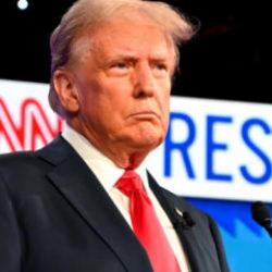 Trump'tan bomba karar: CNN ve 2 kanalın Beyaz Saray'a girişini yasakladı!