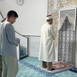 T&uuml;rk camisinde 15 &uuml;lkeden M&uuml;sl&uuml;man aynı safta