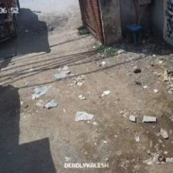 Hindistan'da dehşet anları: Kamyondan d&uuml;şen oksijen t&uuml;p&uuml; bomba gibi patladı