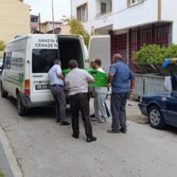 Yalnız yaşadığı evinde &ouml;l&uuml; bulundu