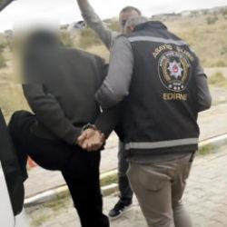 15 yıl hapisle aranan cezaevi firarisi, bazanın i&ccedil;inde yakalandı