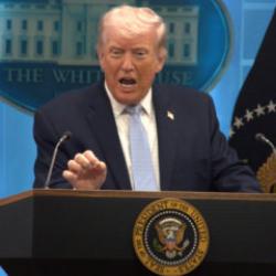 Trump'tan komşusuna g&ouml;&ccedil;men isyanı! 