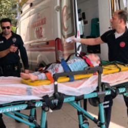 3'&uuml;nc&uuml; kat penceresinden d&uuml;şen Ali, ağır yaralandı