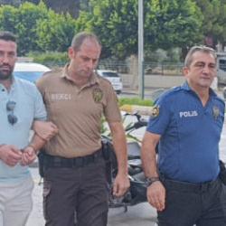 Trafik &ccedil;evirmesinde yakayı ele verdi! Cinayet ş&uuml;phelisinin ehliyeti &ouml;l&uuml;ye ait &ccedil;ıktı