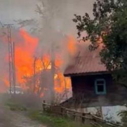 Kastamonu'da korkutan yangın! Alevler 11 evi sardı