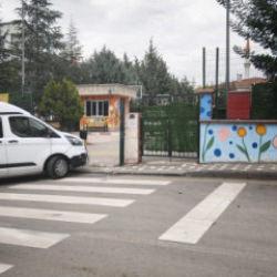 &Ccedil;ocuğunu okuldan alırken boşanma aşamasındaki eşi tarafından bı&ccedil;aklanarak &ouml;ld&uuml;r&uuml;ld&uuml;