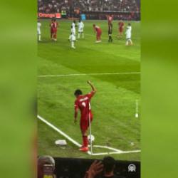 Arda G&uuml;ler su istedi, trib&uuml;nler hemen cevap verdi